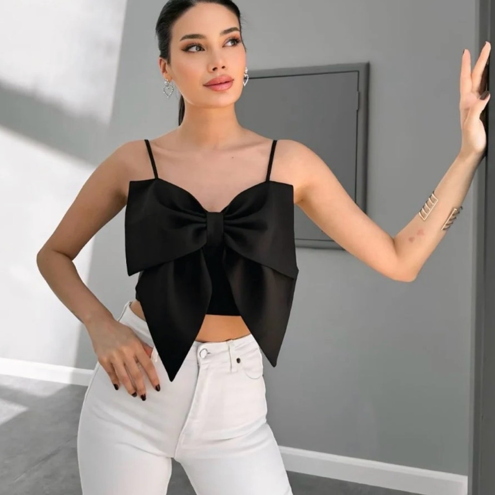 SHEIN Elegant Black Bow Top